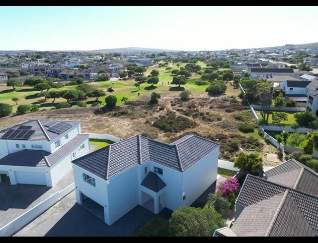 4 BEDROOM HOUSE FOR SALE IN COUNTRY CLUB